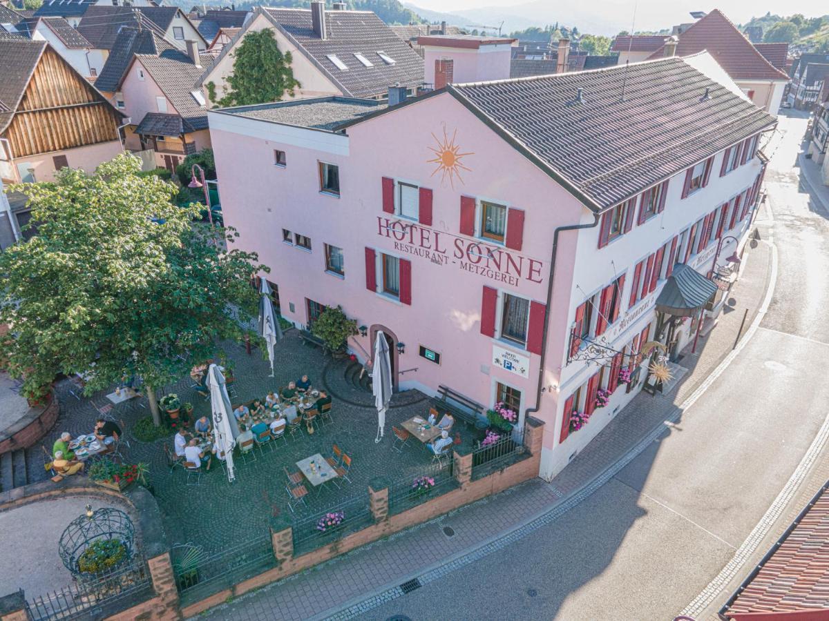Hotel - Restaurant - Metzgerei Sonne Loffenau Kültér fotó