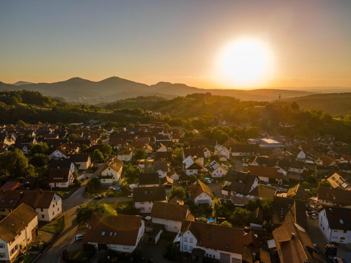 Hotel - Restaurant - Metzgerei Sonne Loffenau Kültér fotó